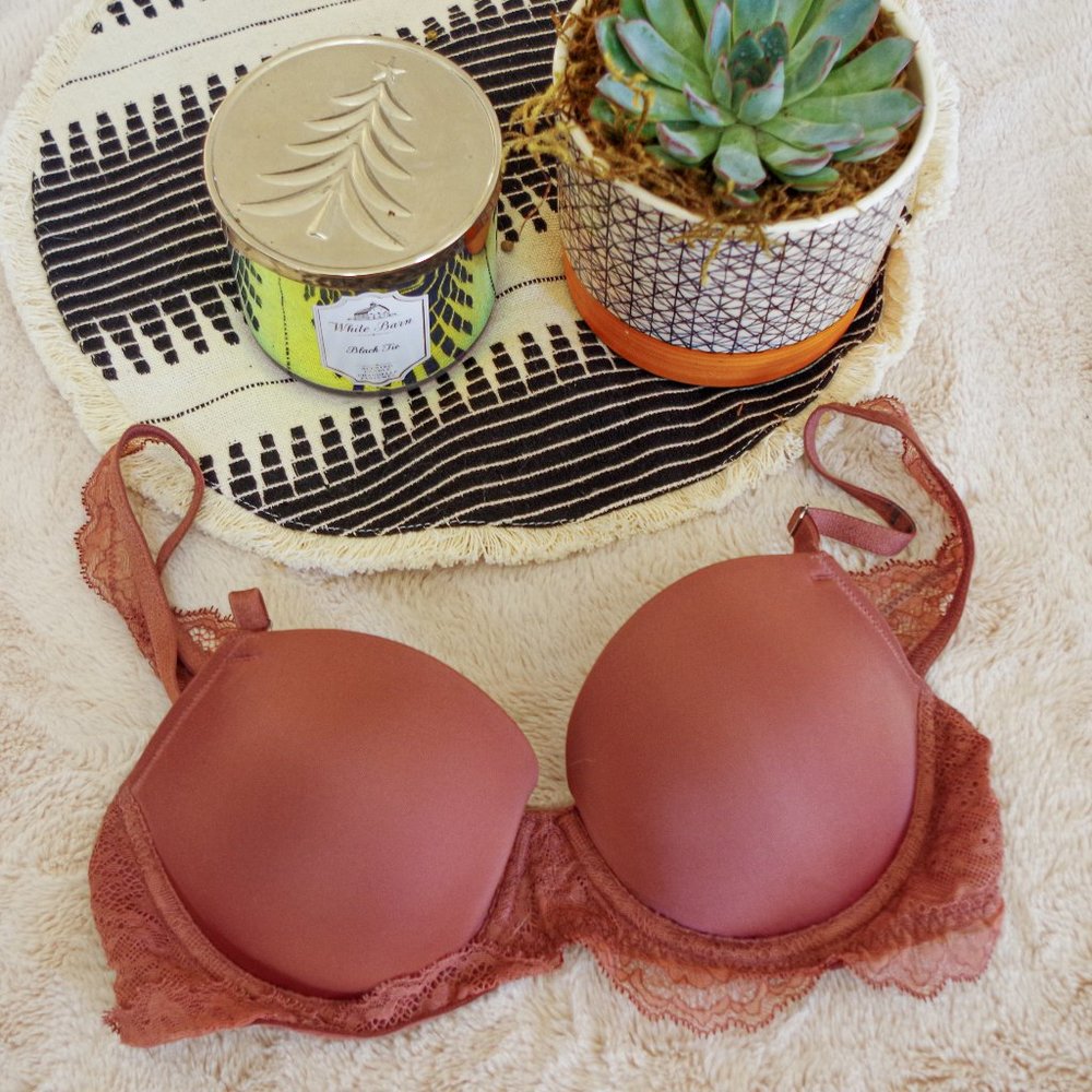 2/$25 Victoria's Secret Lightly Lined Lace Bra